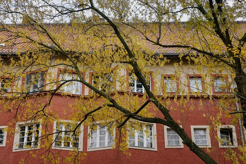 Geräumige 2,5-Zimmerwohnung im Altbau nahe Schloßstraße — photo 1